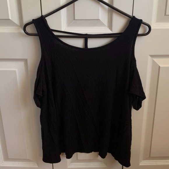 Love on a Hanger Black Cold Shoulder Top Size Large 🕷 - Picture 3 of 5